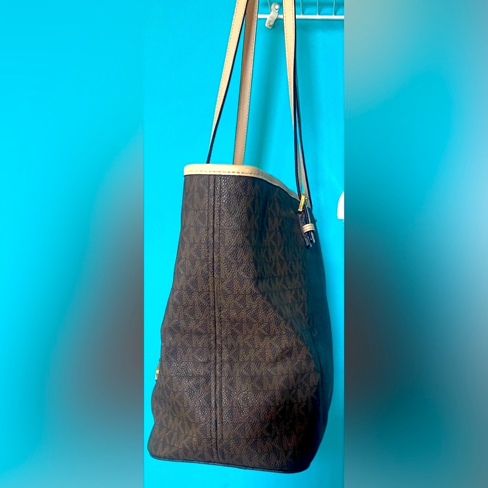 Michael Kors Tote 😍 kept in storage😍 only carried a few times ! - Picture 3 of 7
